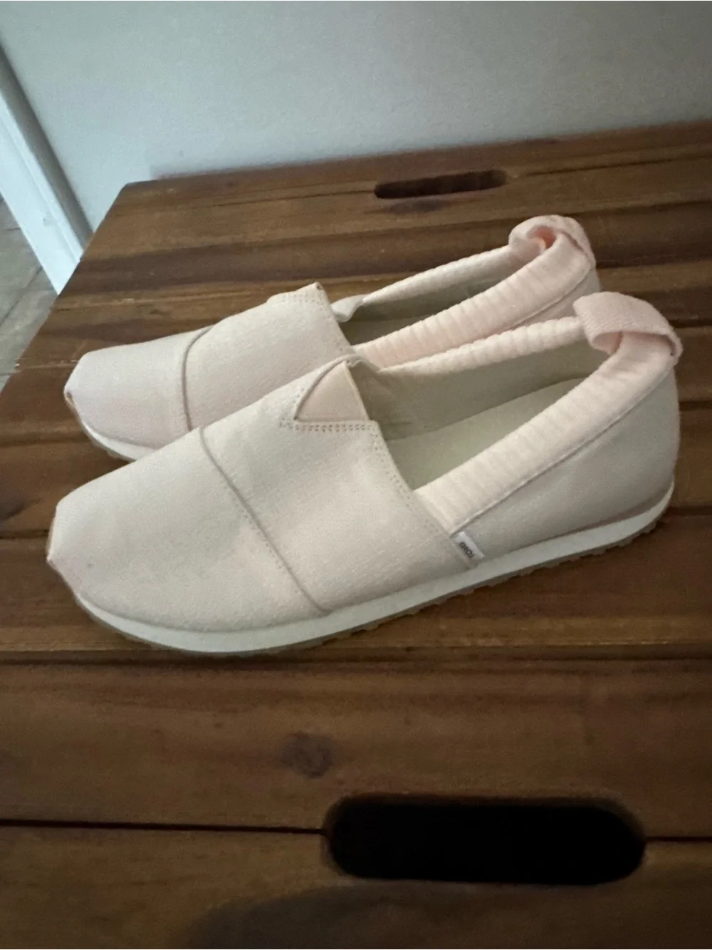 Toms comfortable light